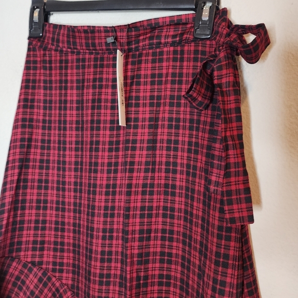 NWT Sanctuary Red Black Plaid Asymmetrical Midi Skirt Size 0 - Picture 13 of 16